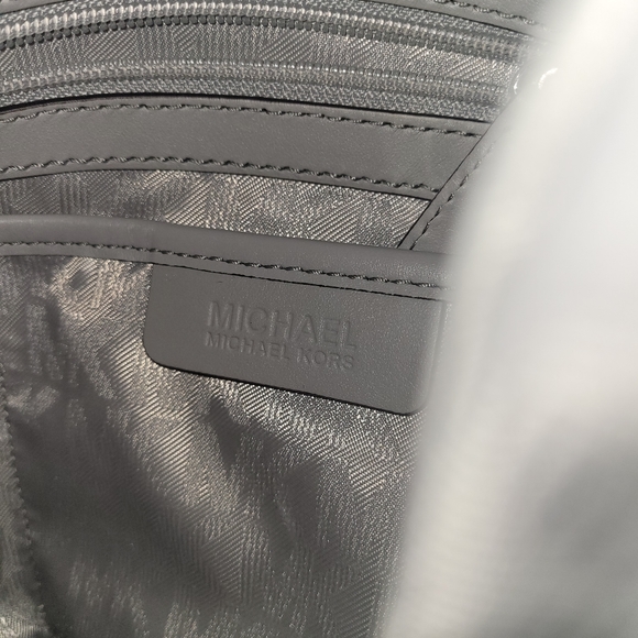 Michael Kors Large Devon Shoulder Tote - Picture 2 of 5